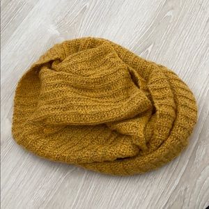 BRAND NEW TAGS: figure  8 scarf